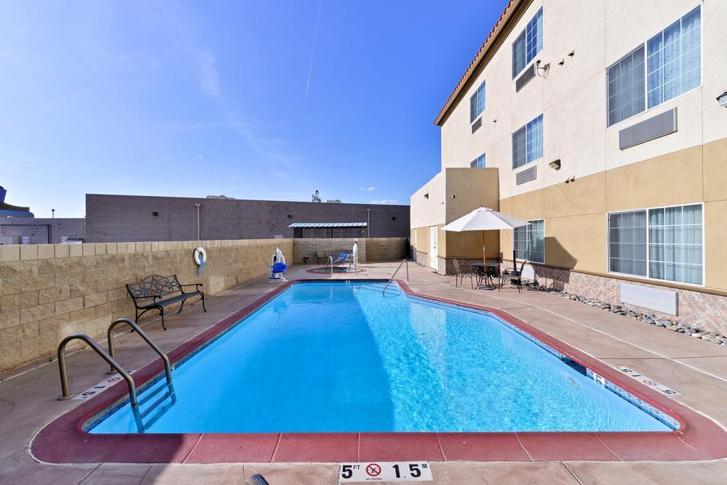 Comfort Suites Bakersfield Zewnętrze zdjęcie
